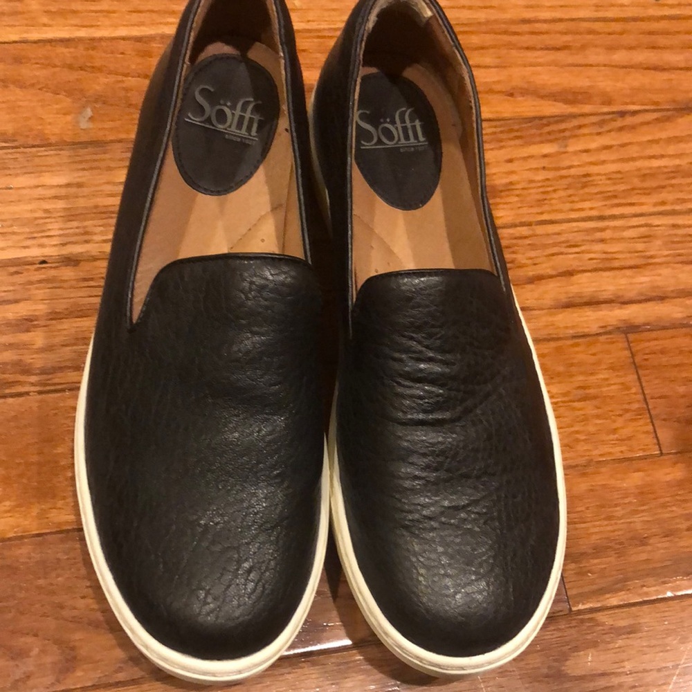 Sofft Black Slip-On Leather Sneakers with White Sole Sz 7.5 med